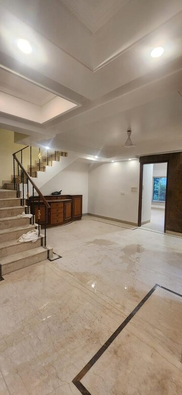 Staircase in 4 BHK Villa at Deonar – for Rent