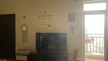 Furnished Amenities in 3 BHK Apartment at Omaxe R2, Gomti Nagar – for Rent