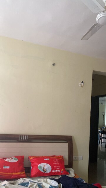 Room in 3 BHK Apartment at Omaxe R2, Gomti Nagar – for Rent