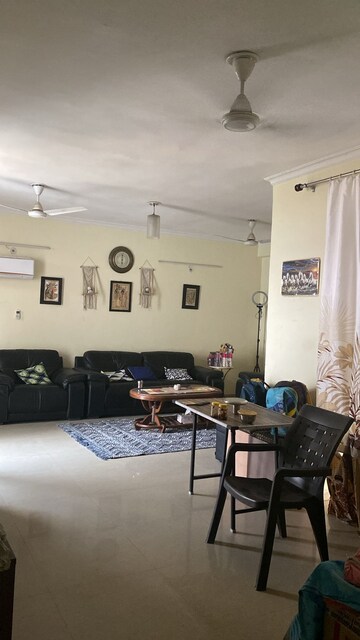 Master Bedroom in 3 BHK Apartment at Omaxe R2, Gomti Nagar – for Rent