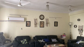 Master Bedroom in 3 BHK Apartment at Omaxe R2, Gomti Nagar – for Rent
