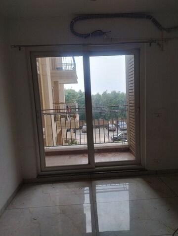 Room in 3 BHK Apartment at Rishita Manhattan, Gomti Nagar – for Rent