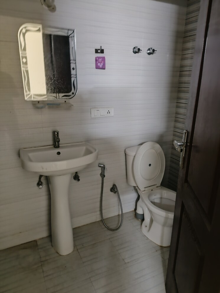 Bathroom, omaxe-residency 3 Bedroom 1450 Sq.Ft. Apartment In Gomti Nagar Lucknow 8919278