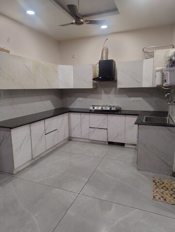 Kitchen in 3.5 BHK Apartment at Omaxe R2, Gomti Nagar – for Rent