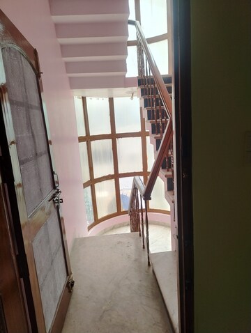 Staircase in 3.5 BHK Apartment at Omaxe R2, Gomti Nagar – for Rent