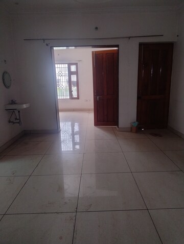 Kitchen in 3.5 BHK Apartment at Omaxe R2, Gomti Nagar – for Rent