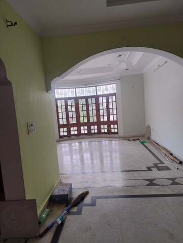 Furnished Amenities in 3.5 BHK Apartment at Omaxe R2, Gomti Nagar – for Rent