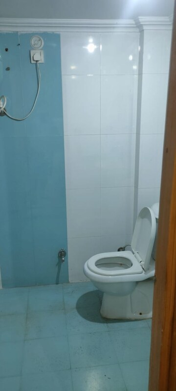Master Bedroom in 2 BHK Villa at Gomti Nagar – for Rent