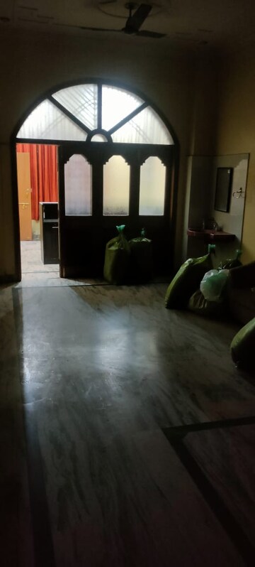 Living Room in 2 BHK Villa at Gomti Nagar – for Rent