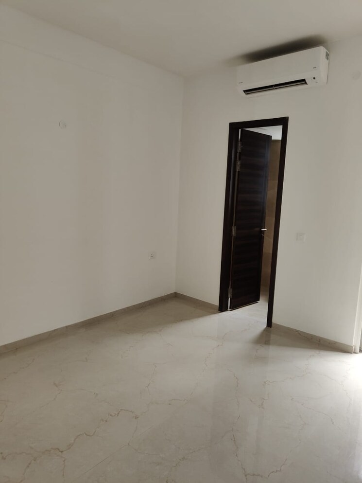 Room, dlf phase i 3 Bedroom 500 Sq.Yd. Builder Floor In Dlf Phase I Gurgaon 8918973