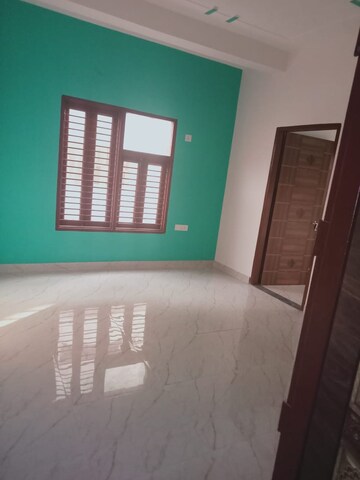 Room in 3 BHK Builder Floor at Sector 23a – for Rent