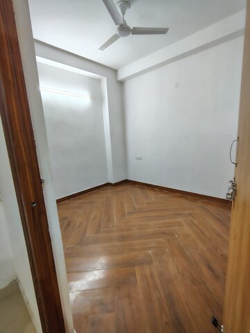 Room in 3 BHK Builder Floor at Sector 23a – for Rent