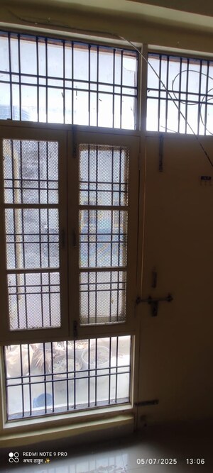 Room in 2 BHK Apartment at Parsvnath Planet, Gomti Nagar – for Sale