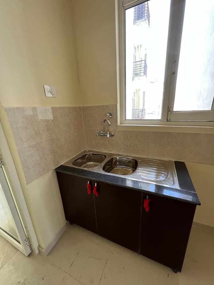 Kitchen, wave-amore 3 Bedroom 2200 Sq.Ft. Apartment In Sector 32 Noida 8919353