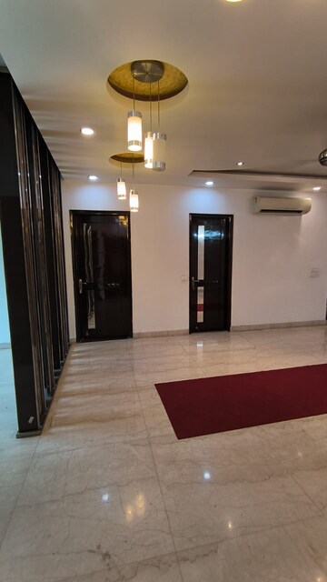 Room in 3 BHK Builder Floor at Palam Vihar – for Rent