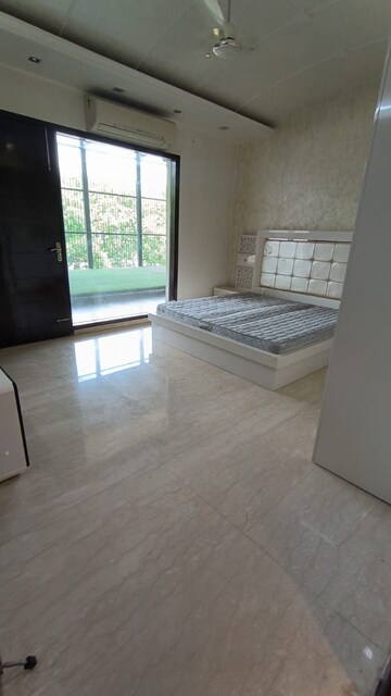 Master Bedroom in 3 BHK Builder Floor at Palam Vihar – for Rent