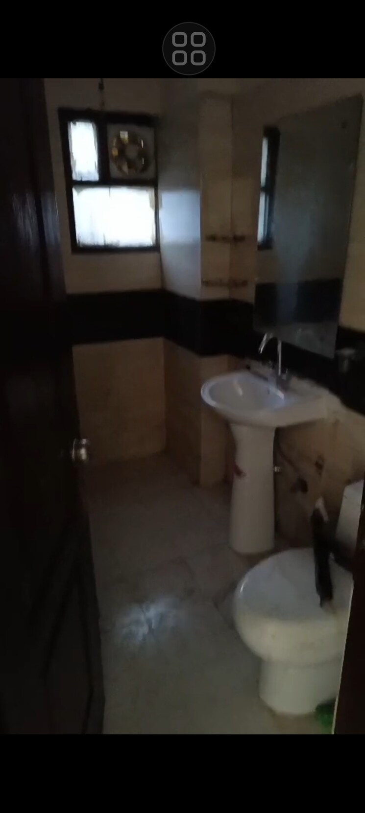 Bathroom, niho-hi-bird-scottish-garden 3 Bedroom 1485 Sq.Ft. Apartment In Ahinsa Khand 2 Ghaziabad 8919385