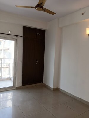Room in 3.5 BHK Apartment at Wave Amore, Sector 32 – for Sale