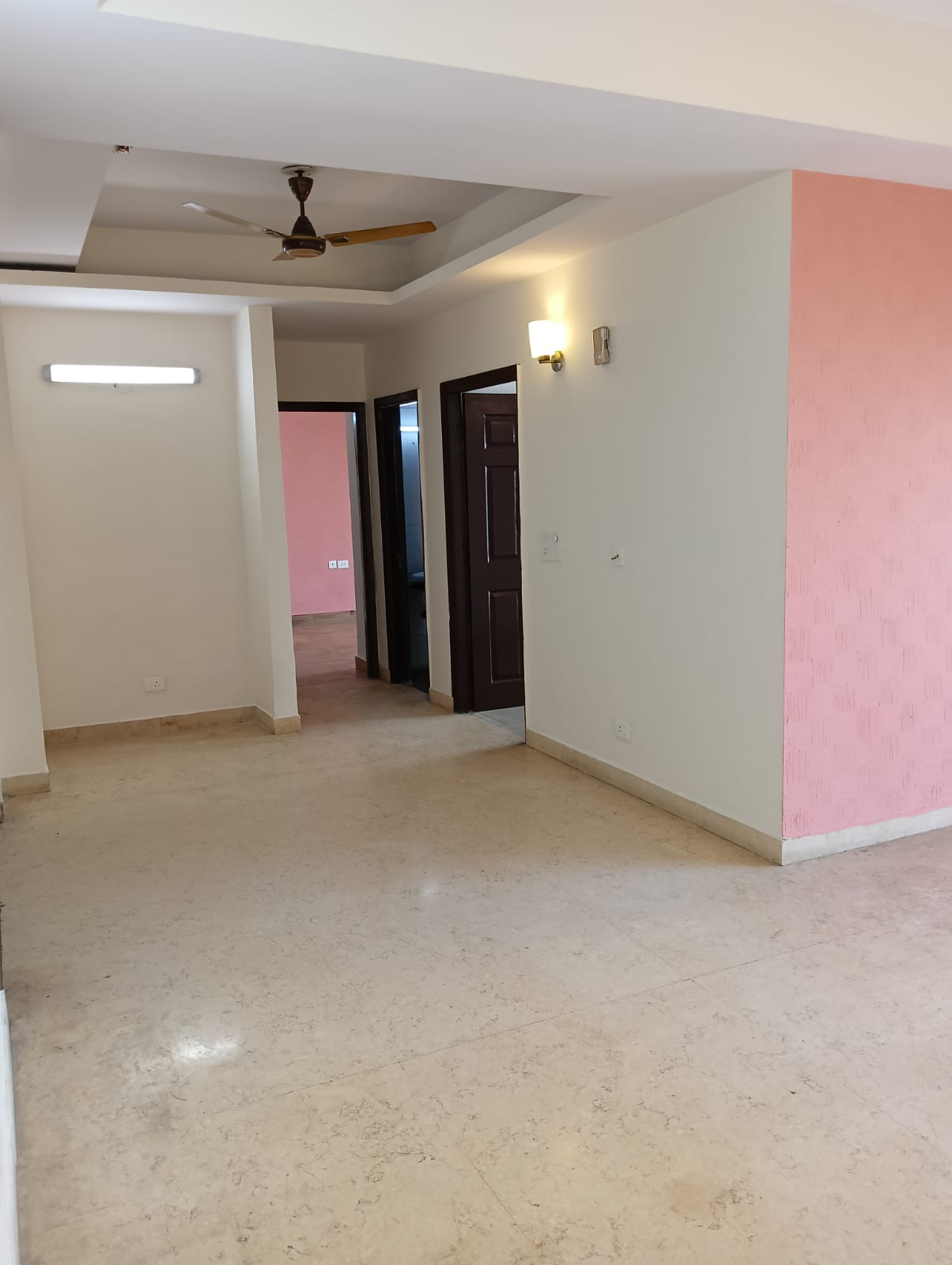 3.5 BHK + Extra Room 2135 Sq.Ft. Apartment in Wave Amore