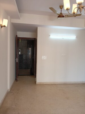 Room in 3.5 BHK Apartment at Wave Amore, Sector 32 – for Sale