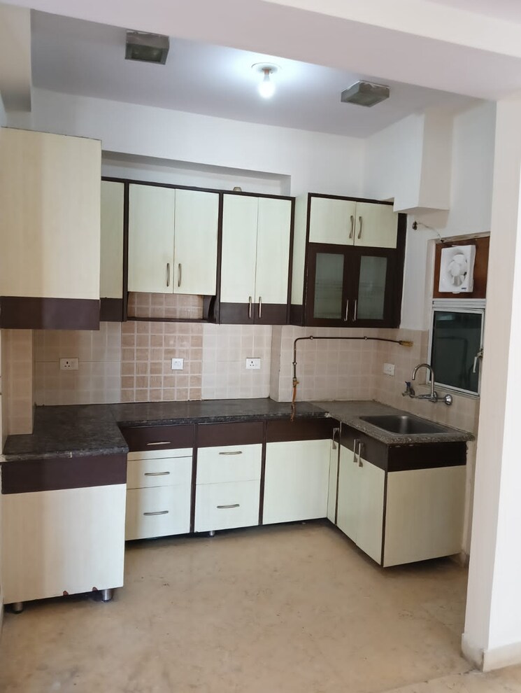 Kitchen, wave-amore 3.5 Bedroom 2135 Sq.Ft. Apartment In Sector 32 Noida 8919384