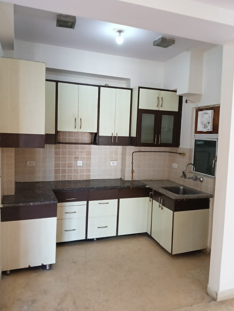 Kitchen, wave-amore 3.5 Bedroom 2135 Sq.Ft. Apartment In Sector 32 Noida 8919384