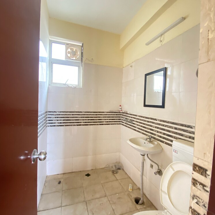 Bathroom, shree-vardhman-green-court 2 Bedroom 590 Sq.Ft. Apartment In Sector 90 Gurgaon 8919387