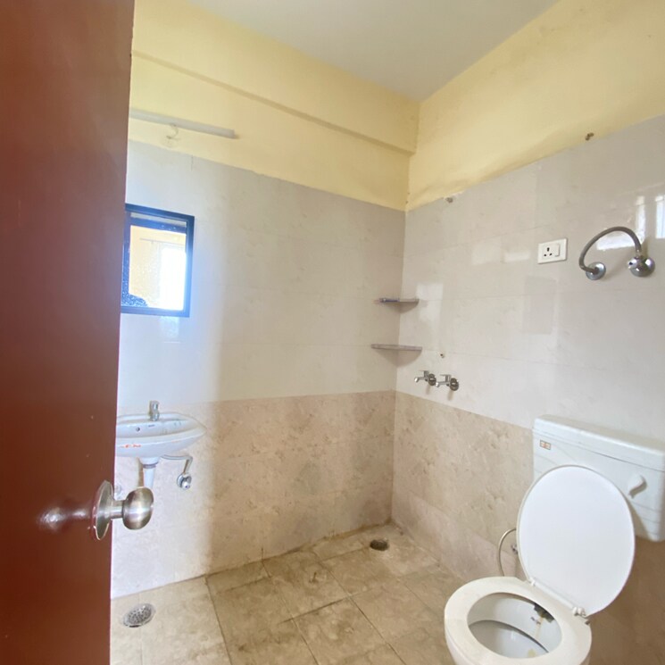 Bathroom, shree-vardhman-green-court 2 Bedroom 590 Sq.Ft. Apartment In Sector 90 Gurgaon 8919387