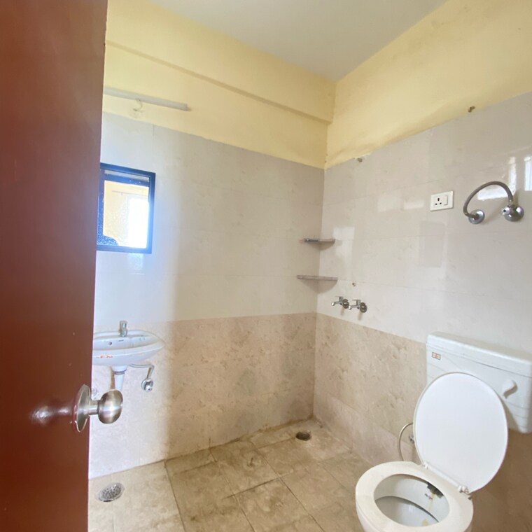 Bathroom, shree-vardhman-green-court 2 Bedroom 590 Sq.Ft. Apartment In Sector 90 Gurgaon 8919387