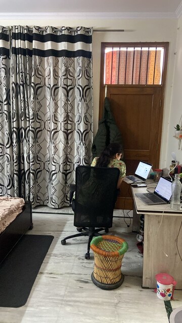 Living Room in 2 BHK Builder Floor at Sector 23 – for Rent