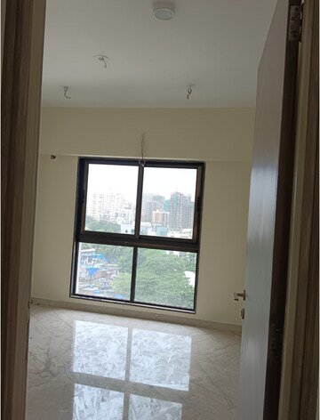 Bedroom in 2 BHK Apartment at Ajmera Boulevard, Malad West – for Rent