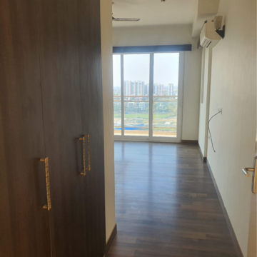 Room in 3.5 BHK Apartment at Conscient Heritage Max, Sector 102 – for Rent