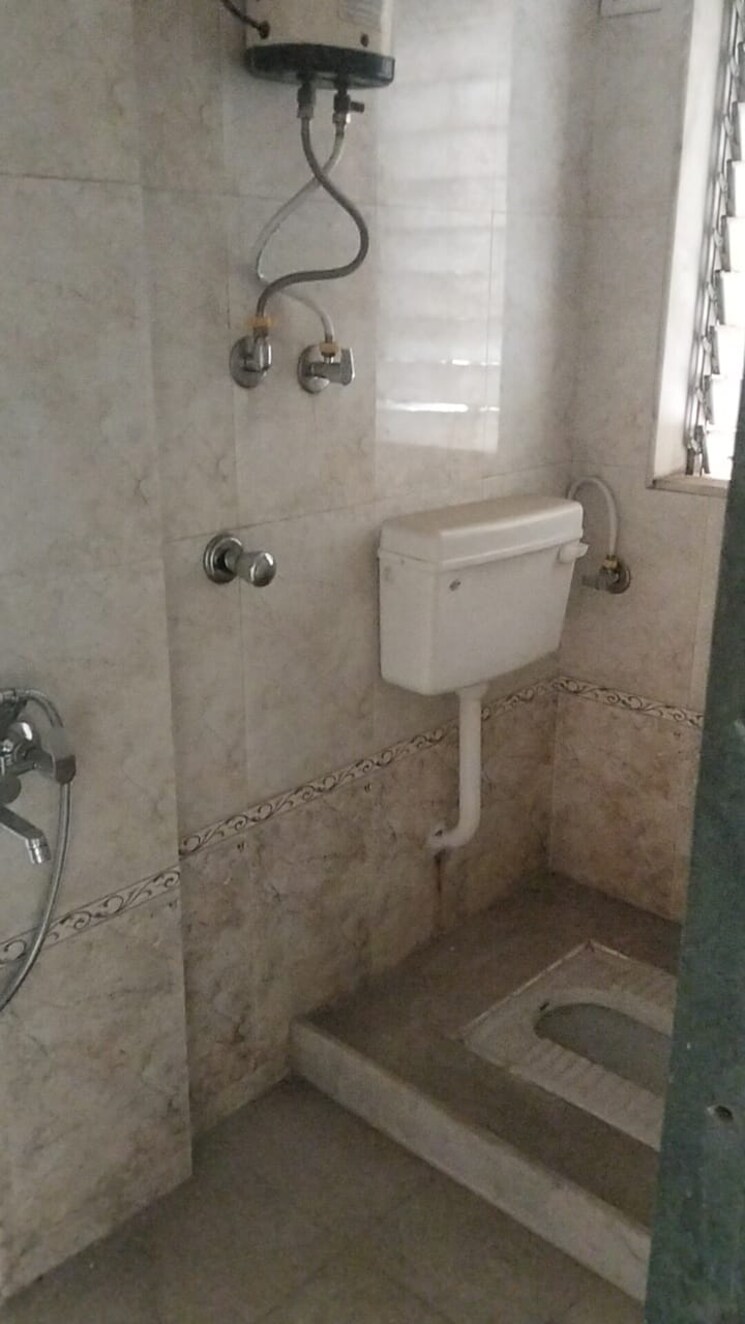 Bathroom, vrindavan-garden-co-hs-society 1 Bedroom 450 Sq.Ft. Apartment In Kalyan West Thane 8919499