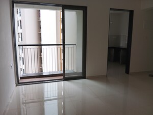 Room in 2 BHK Apartment at Runwal Eirene, Balkum Pada – for Sale