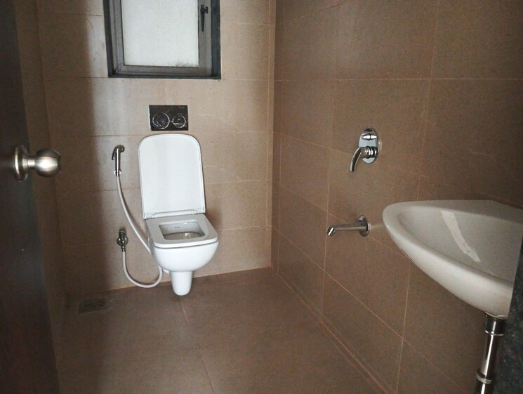 Bathroom, runwal-eirene 2 Bedroom 568 Sq.Ft. Apartment In Balkum Pada Thane 8919507