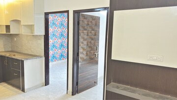 Room in 3 BHK Builder Floor at Dlf Ankur Vihar – for Sale