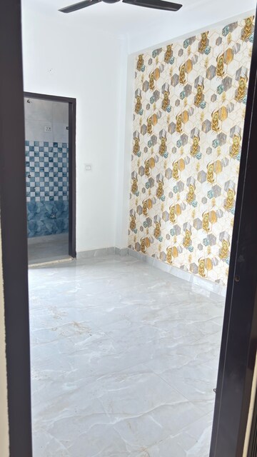 Room in 3 BHK Builder Floor at Dlf Ankur Vihar – for Sale