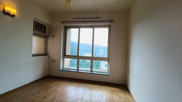 Room in 3 BHK Apartment at Hiranandani Meadows, Manpada – for Rent