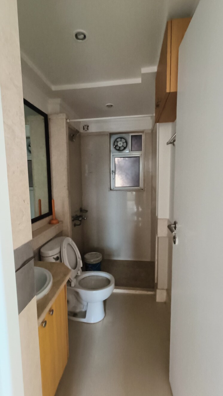 Bathroom, hiranandani-meadows 3 Bedroom 1100 Sq.Ft. Apartment In Manpada Thane 8919612
