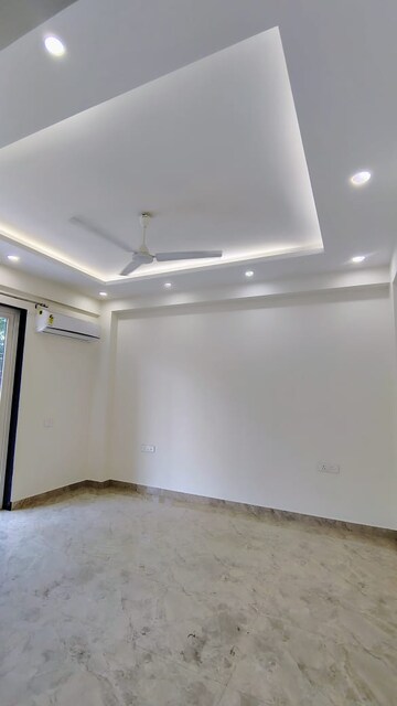 Room in 4 BHK Builder Floor at Ansal Sushant Apartments, Sushant Lok I – for Rent