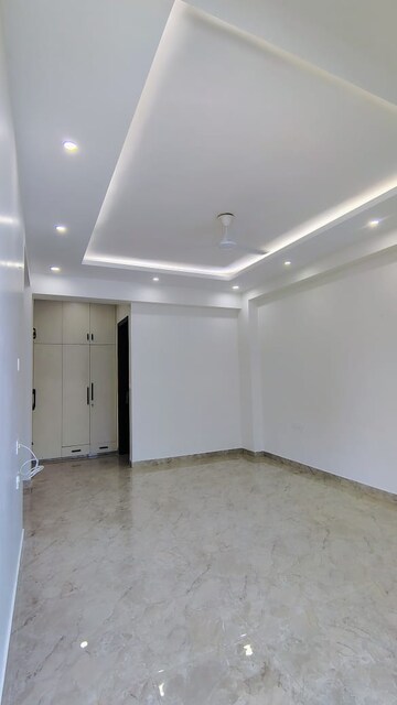Room in 4 BHK Builder Floor at Ansal Sushant Apartments, Sushant Lok I – for Rent