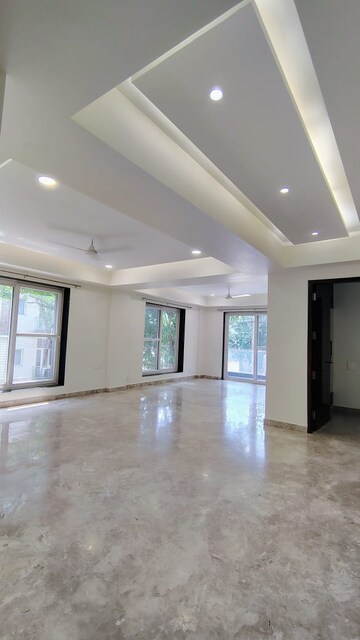 Room in 4 BHK Builder Floor at Ansal Sushant Apartments, Sushant Lok I – for Rent