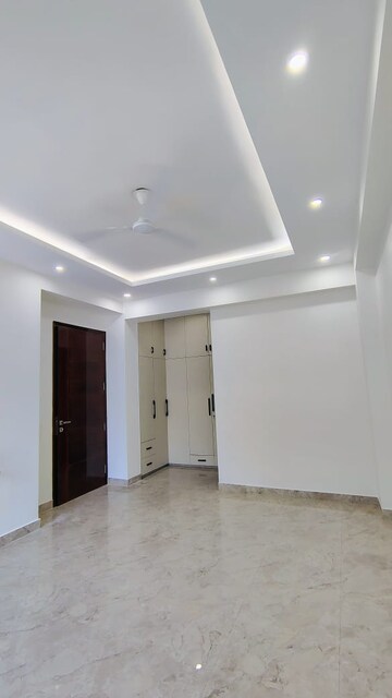 Room in 4 BHK Builder Floor at Ansal Sushant Apartments, Sushant Lok I – for Rent