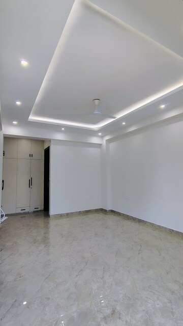 Room in 4 BHK Builder Floor at Ansal Sushant Apartments, Sushant Lok I – for Rent