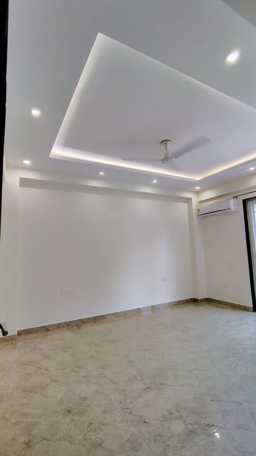 Room in 4 BHK Builder Floor at Ansal Sushant Apartments, Sushant Lok I – for Rent