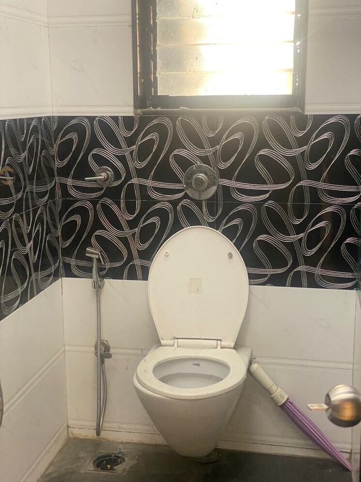 Bathroom, raunak-heights 1 Bedroom 405 Sq.Ft. Apartment In Ghodbunder Road Thane 8919598