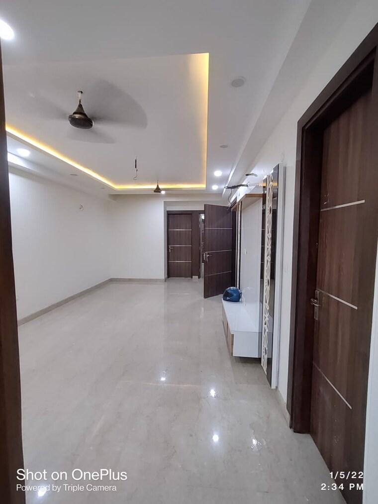 Kitchen, saraswati vihar 3 Bedroom 125 Sq.Yd. Builder Floor In Saraswati Vihar Delhi 8919637