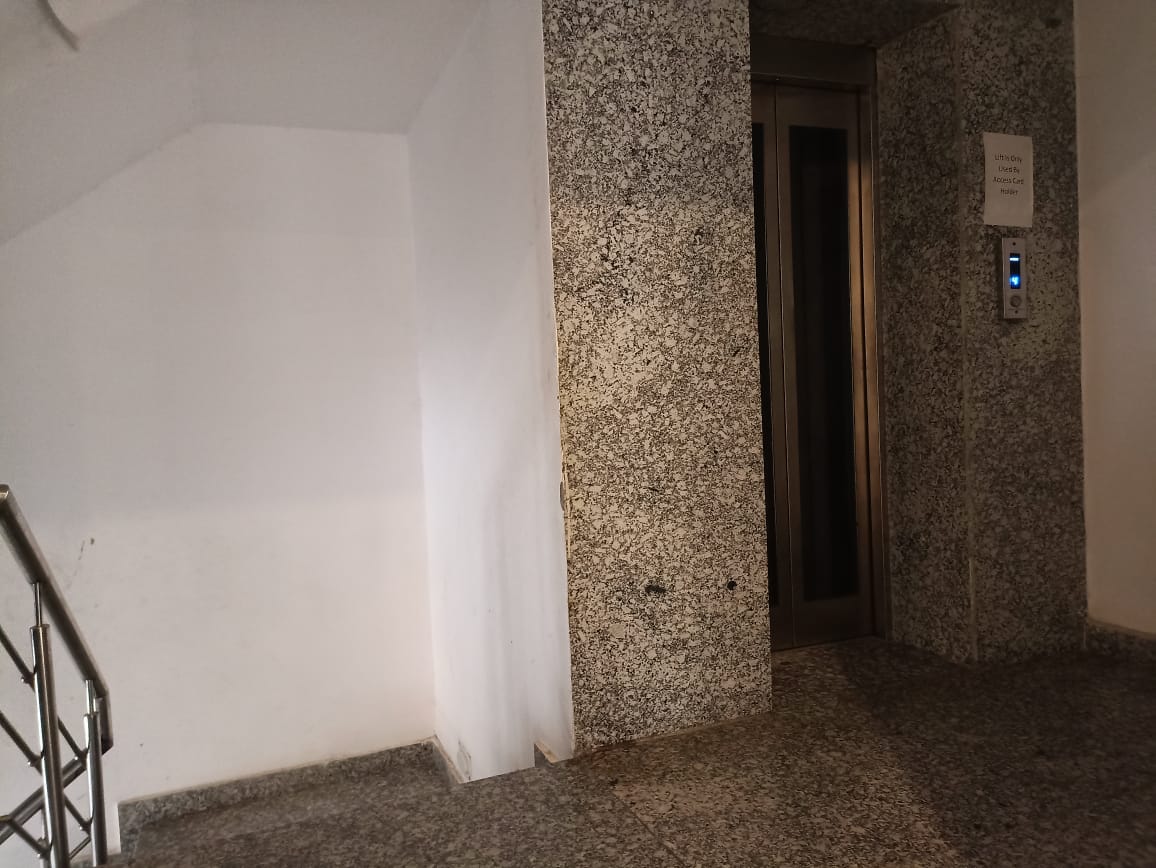 Office Space For Rent in Western Appartment 