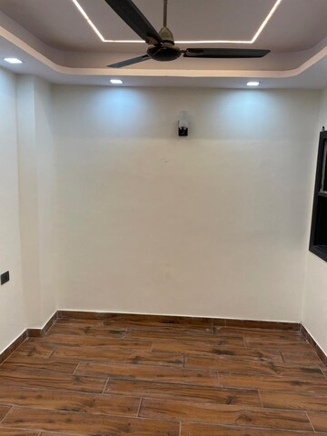 Room in 1 BHK Builder Floor at Khirki Extension – for Rent