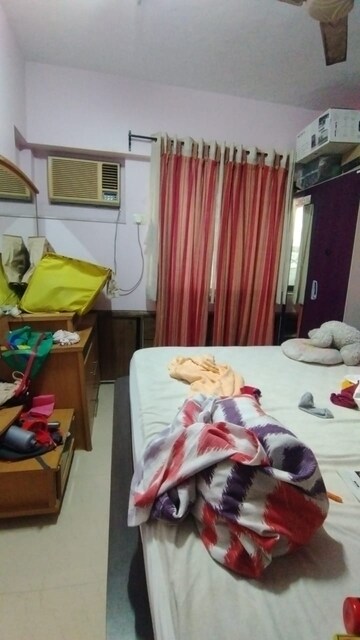 Bedroom in 2 BHK Apartment at Gabadia Heights, Kandivali West – for Rent